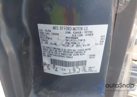 2005 Ford Escape Xls z USA, uszkodzony, nr VIN 1FMYU92Z75KD27879